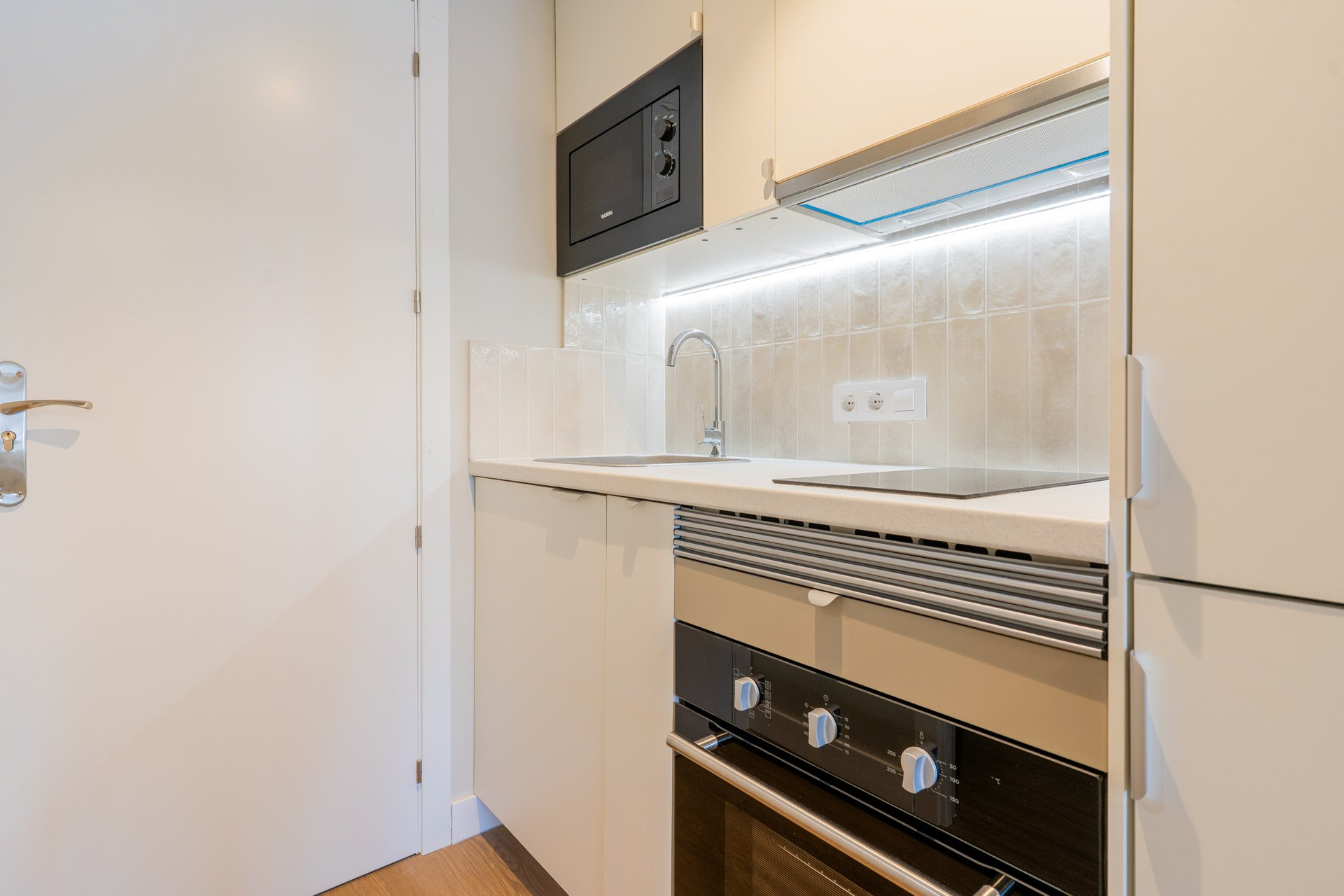 Kitchen appliances oven and sink