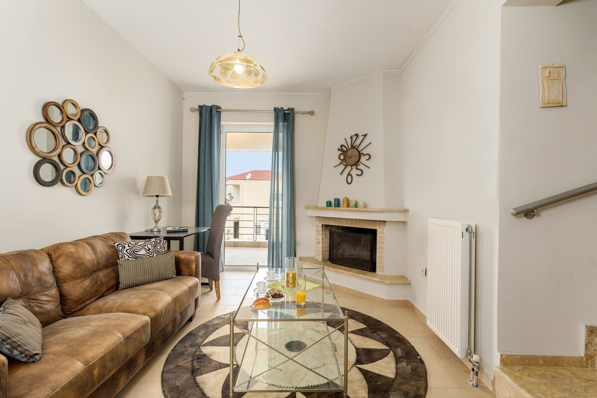 Living room image 4