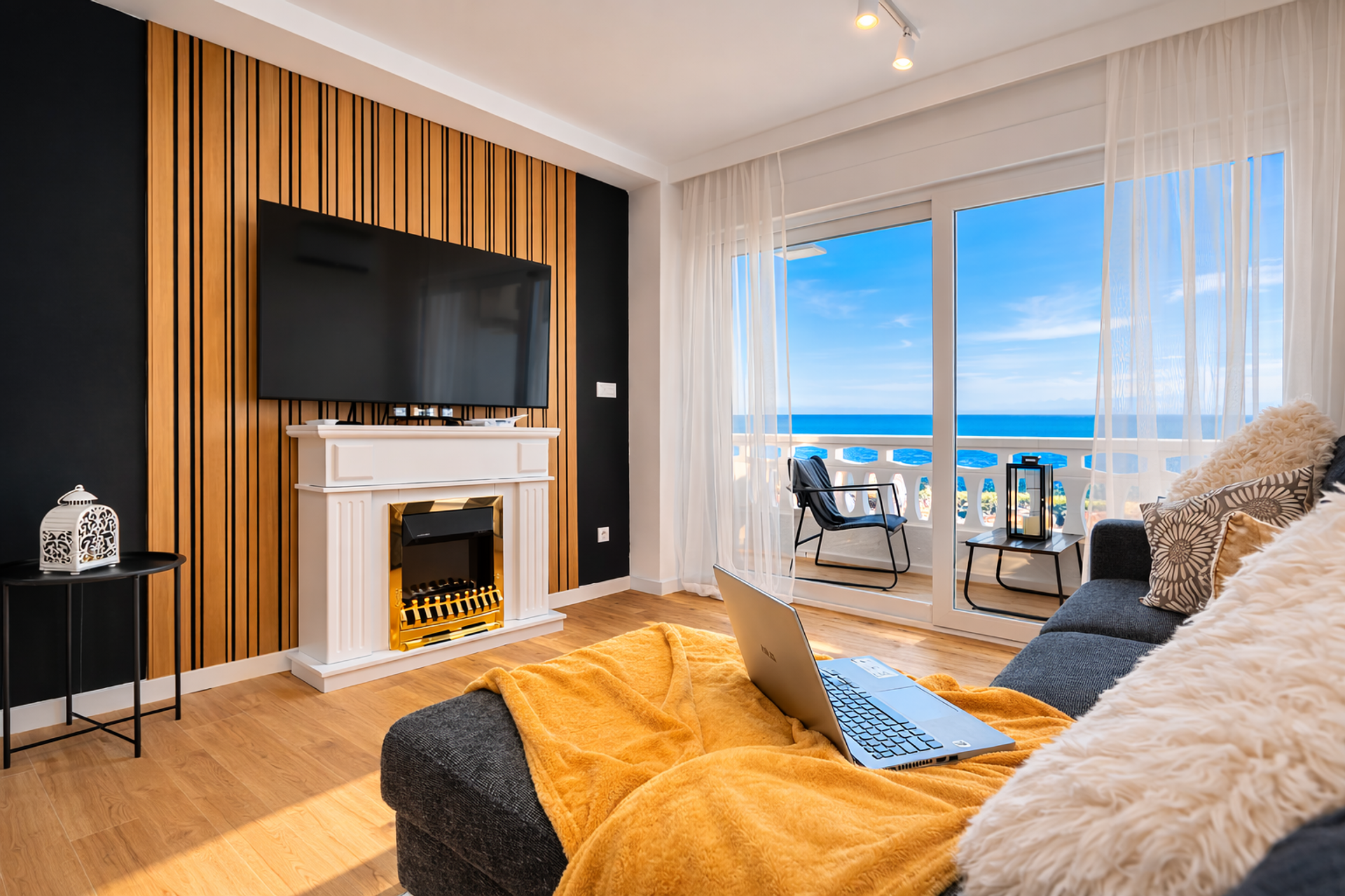 Living room with a Mediterranean sea view