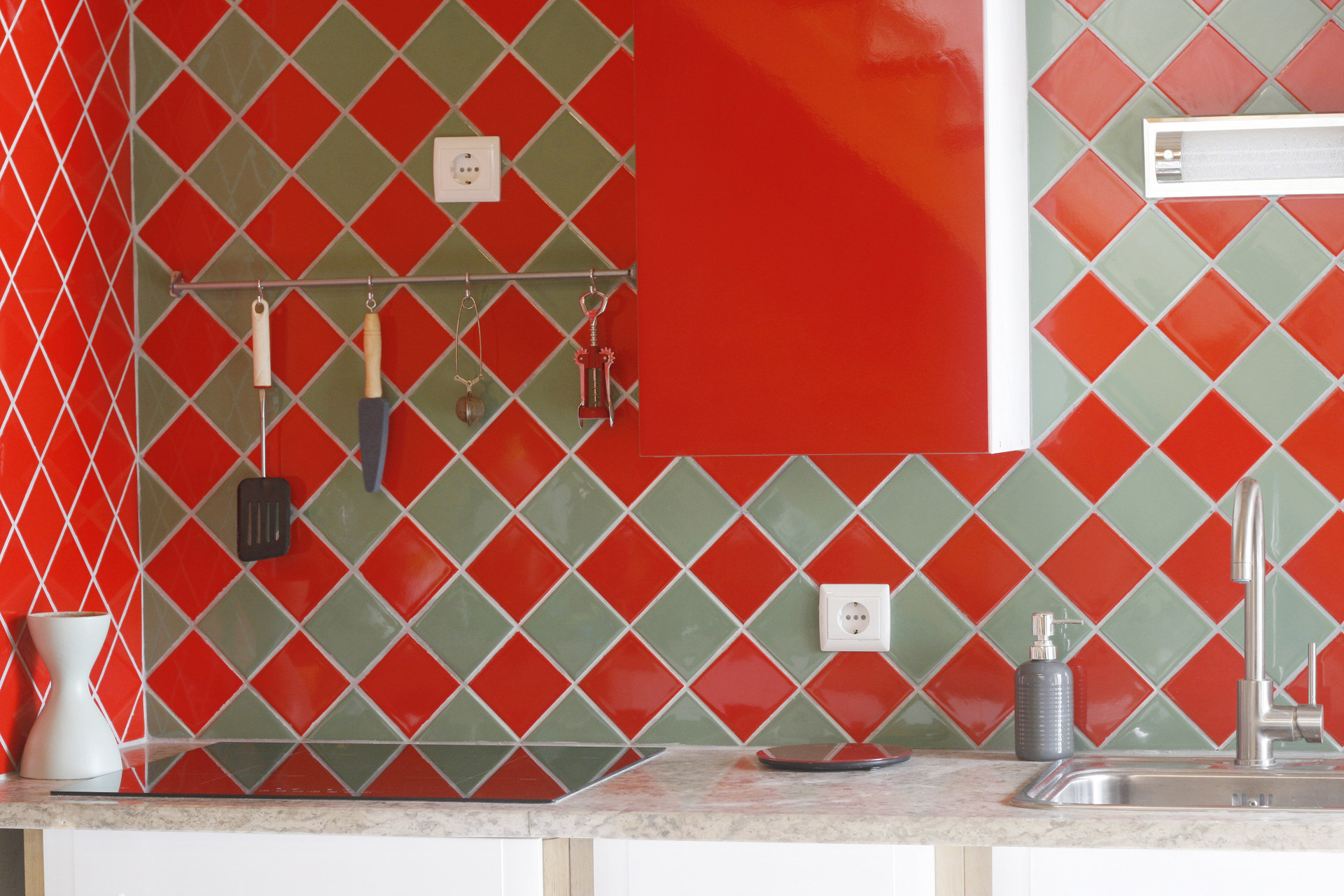 Colorful red and green kitchen tiles