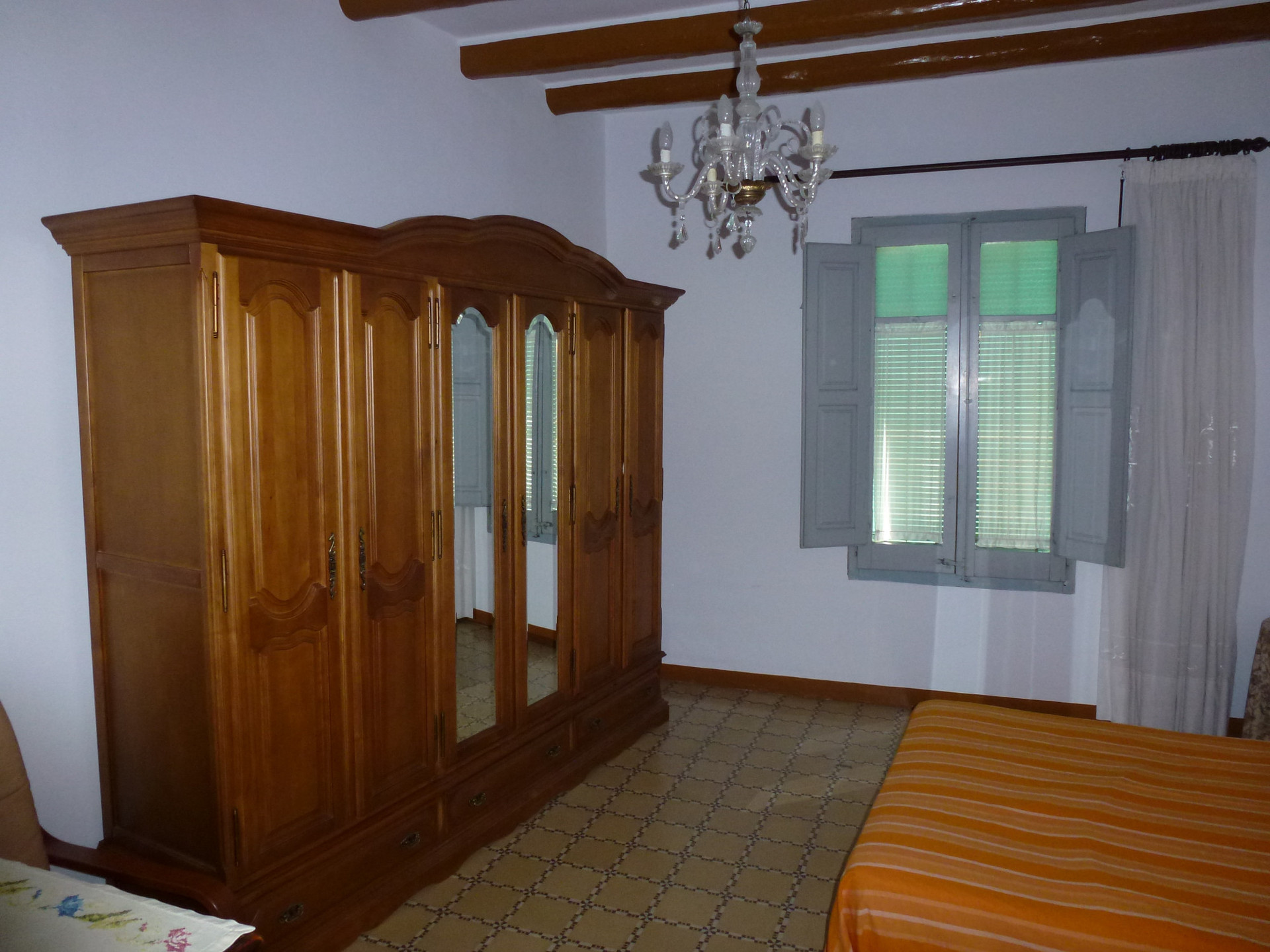 Dormitorio matrimonio con cama de 150x200