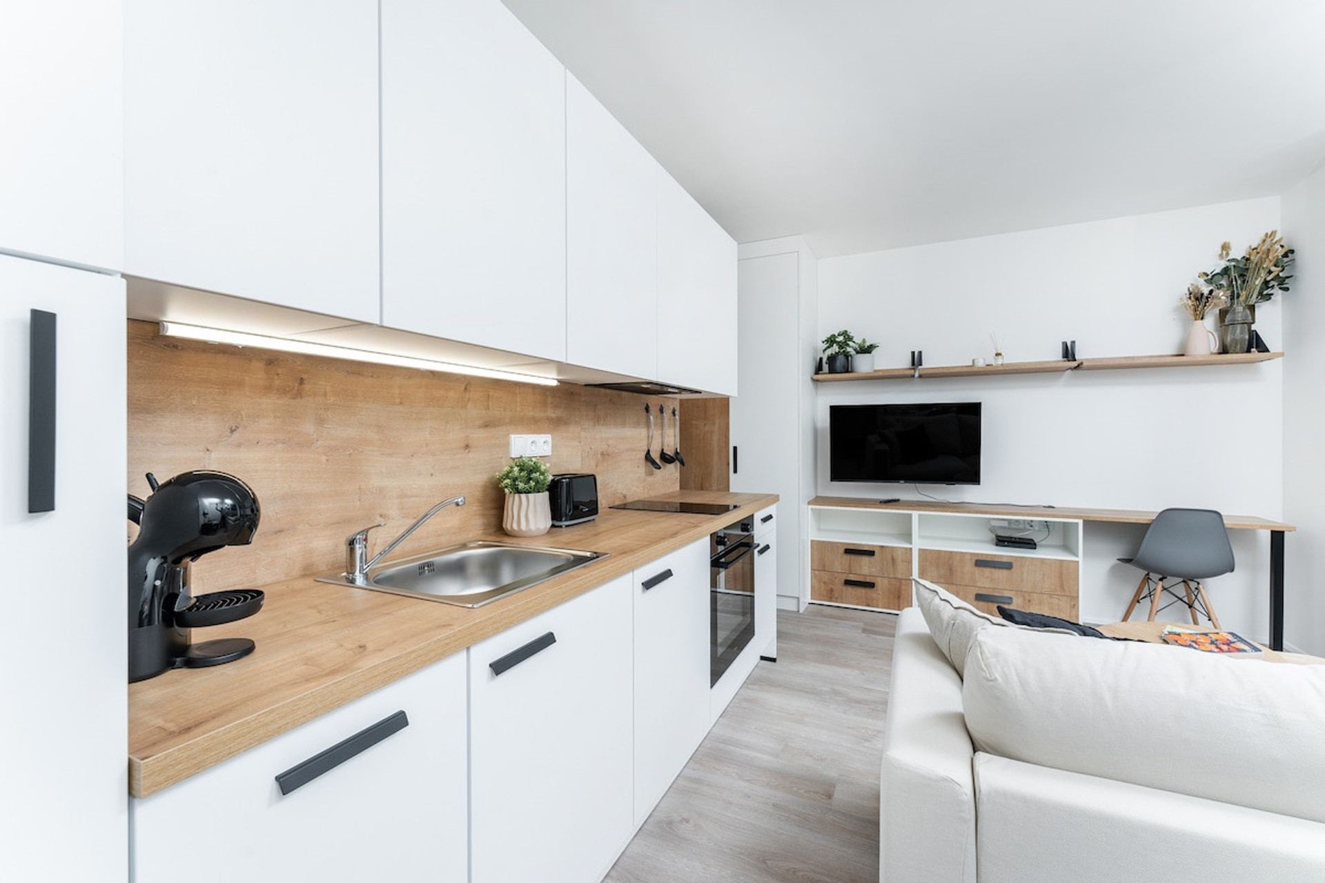 Full kitchen image 1