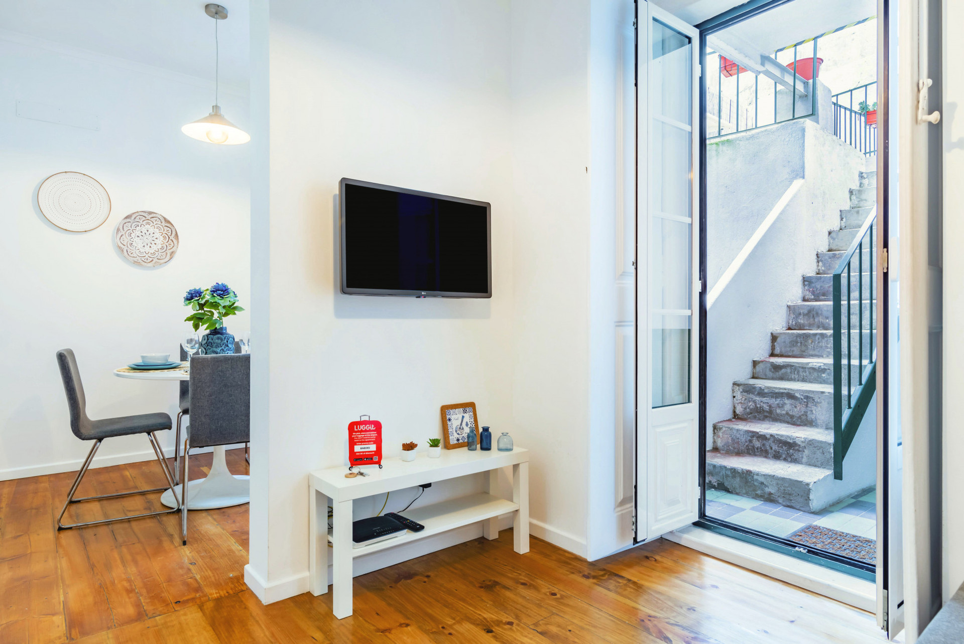 Living Room with Terrace Access