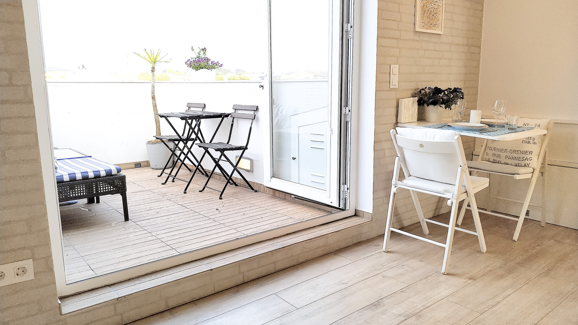 Balcony/Terrace & Dining Area