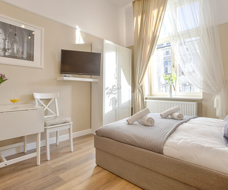 Gold Studio Apartment in city center