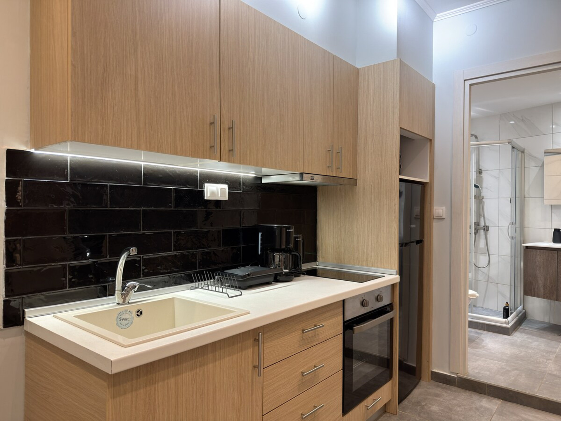 Full kitchen image 2