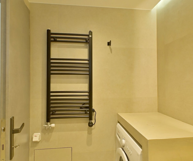 Full bathroom 2