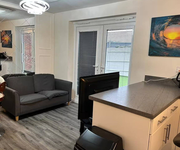 Comfortable 4 Bedroom Home Sleeps 7 Wolverhampton