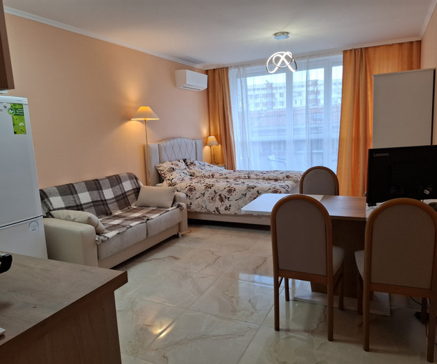 Light studio with balcony close to sea and center