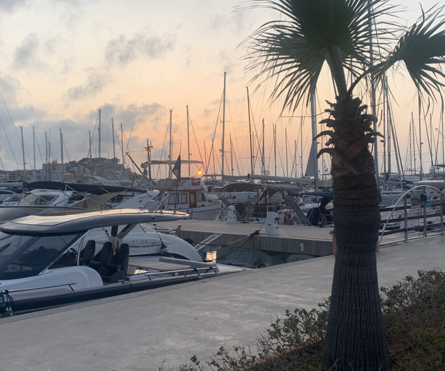 Modern apartment close to beach and city centre