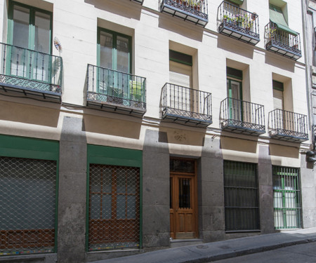 Guernica I- Spacious apartment in Atocha area