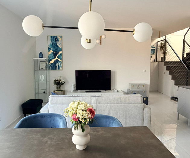3 Bedroom Penthouse & big Roof top terrace :)