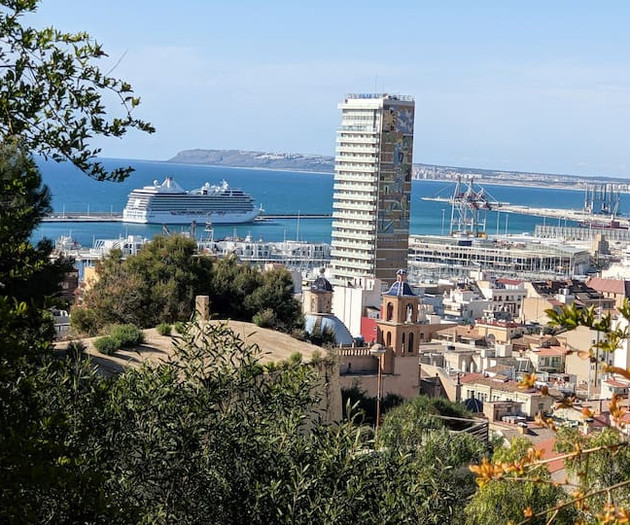 Renovated apartment, 12 minutes from the beach