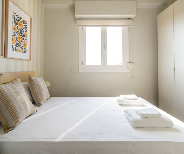Big apartment with terras, Calle del Hospital 1.28