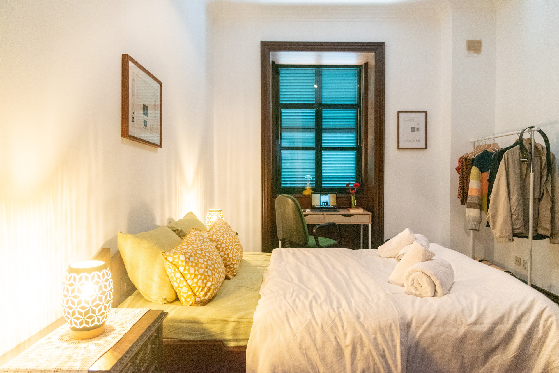 Bedroom with yellow pillows and desk