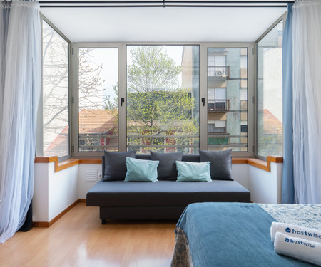 Central Roomy Flat | Terrace