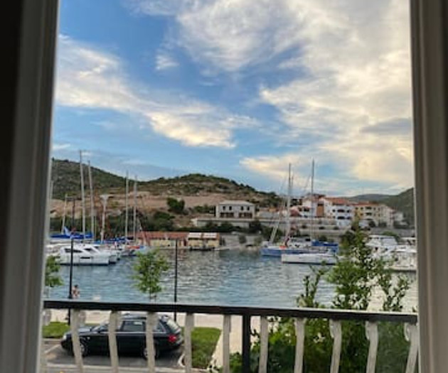 Seaview Waterfront Holiday Home Maria
