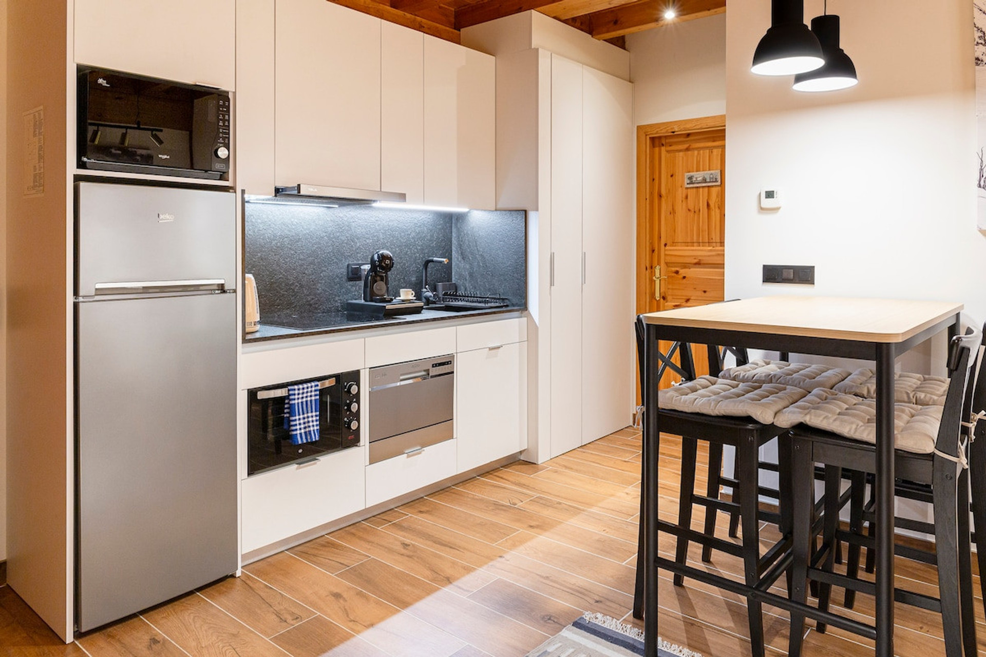 Full kitchen