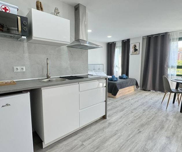 New 1 bedroom apartment KING SIZE bed