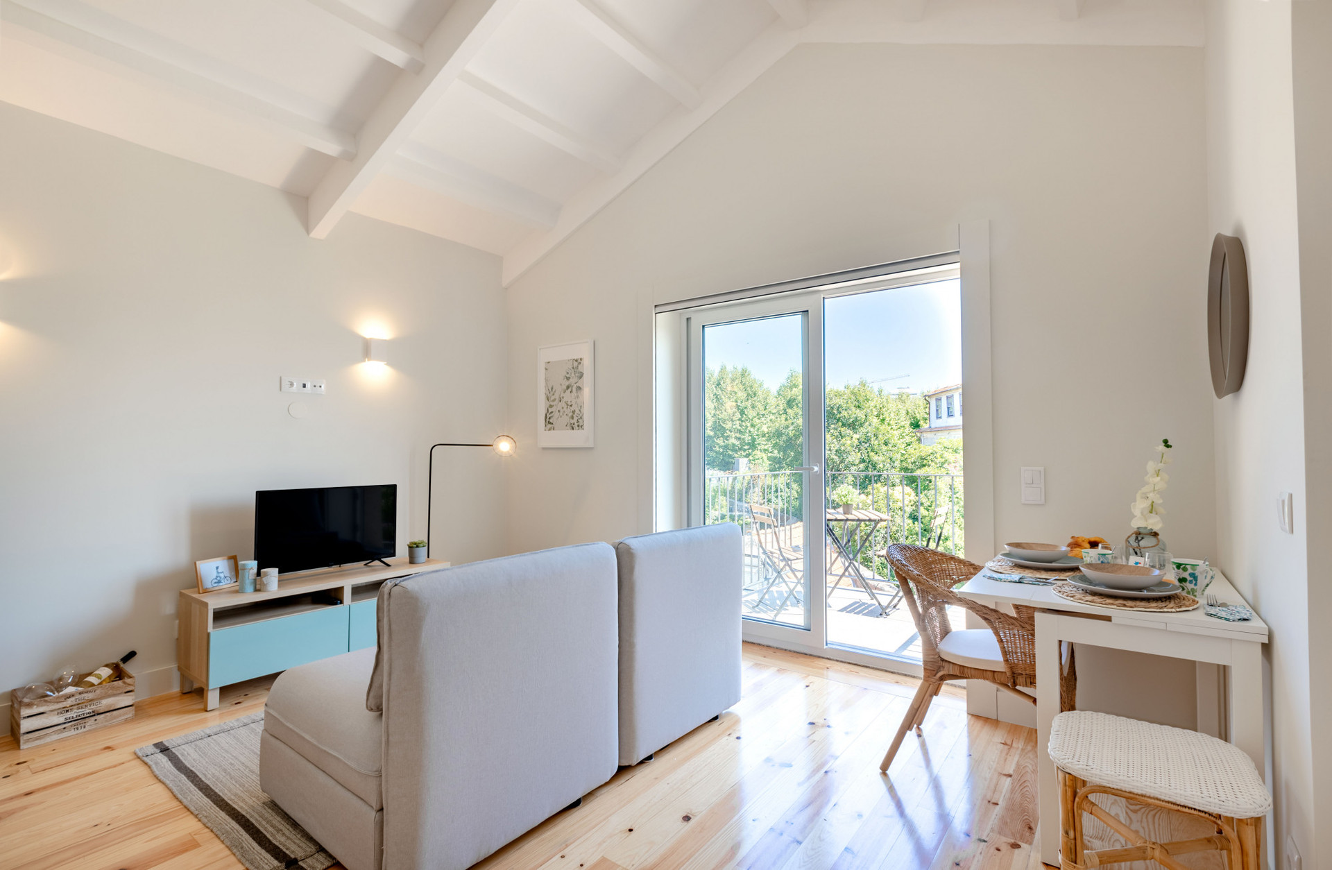 Studio with Double Bed, Kitchenette, Sofa and TV