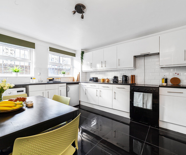 Bright 3 Bed Garden House, Haggerston, Parking