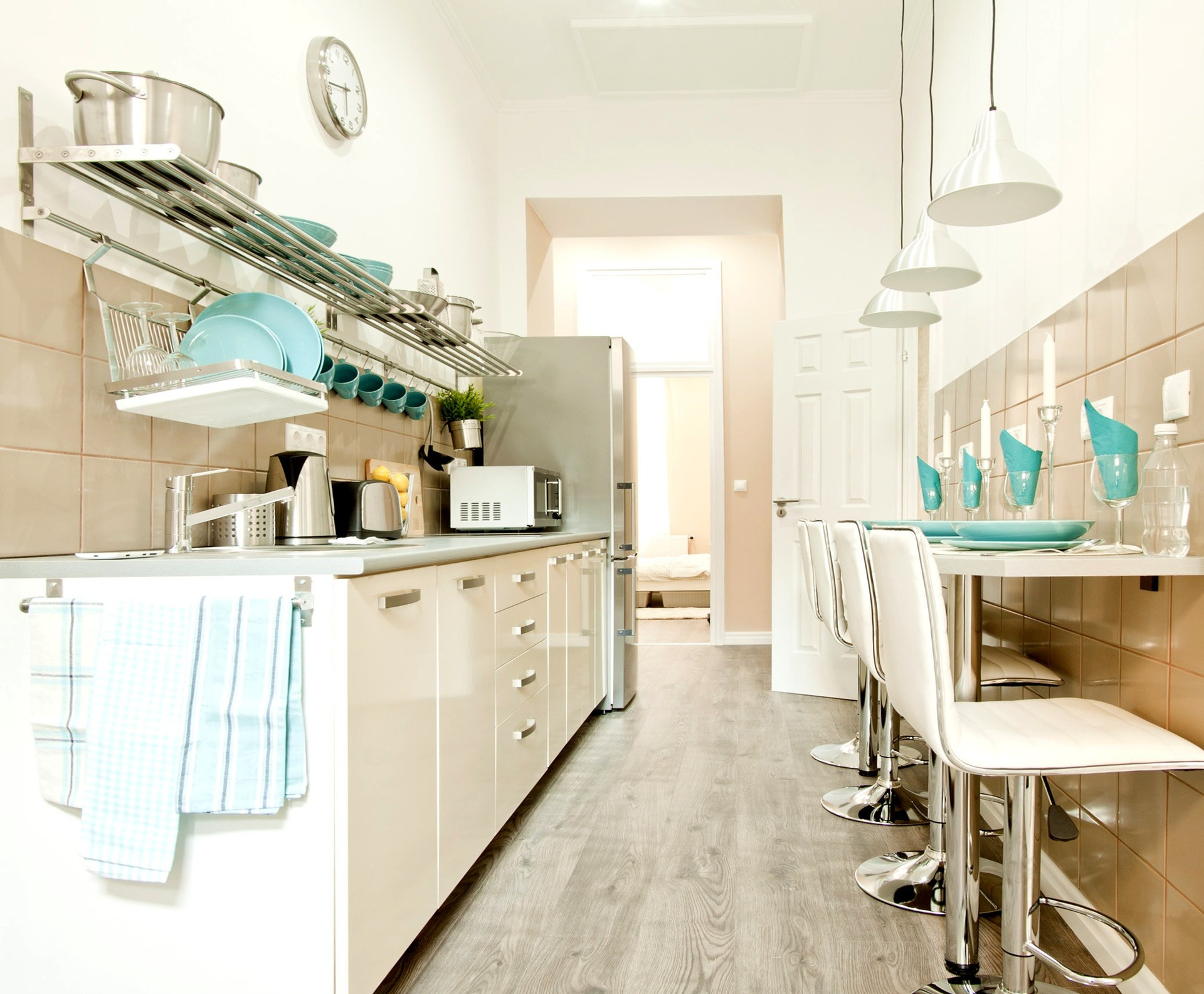Fully equipped shared kitchen with refrigerator, microwave, stove, kettle and everything needed for everyday cooking.