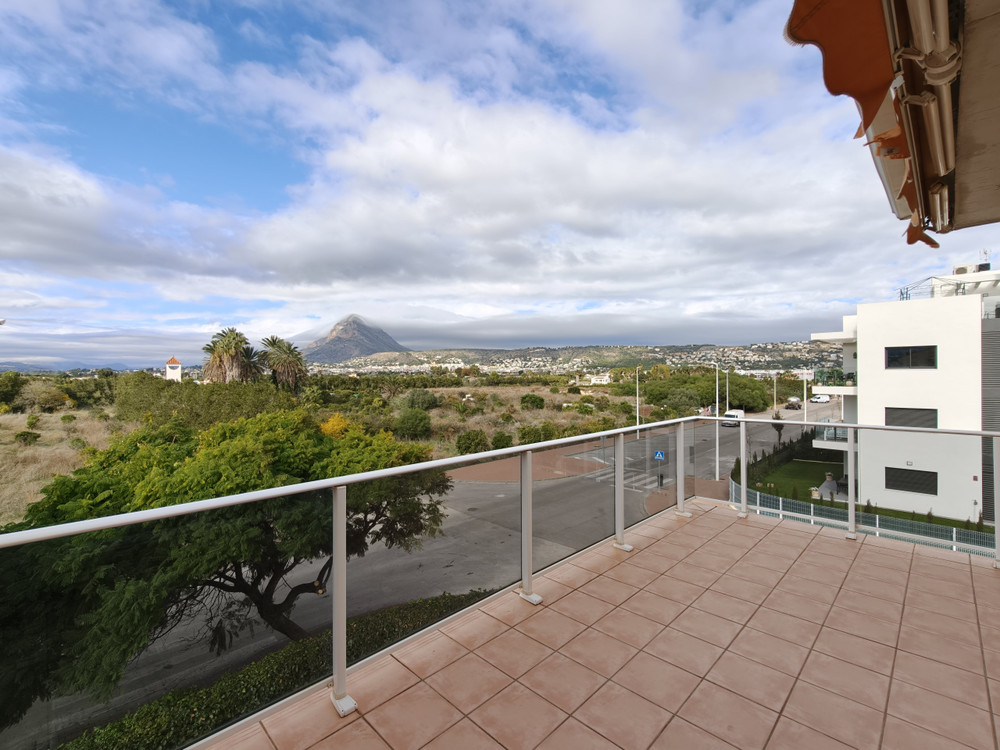 Sunny Penthouse with Terrace & Montgó Views preview