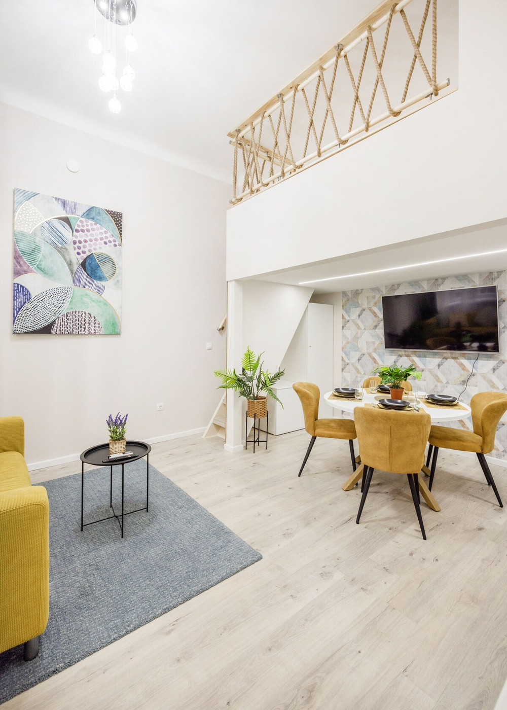 Stylish & Cozy Apartment preview