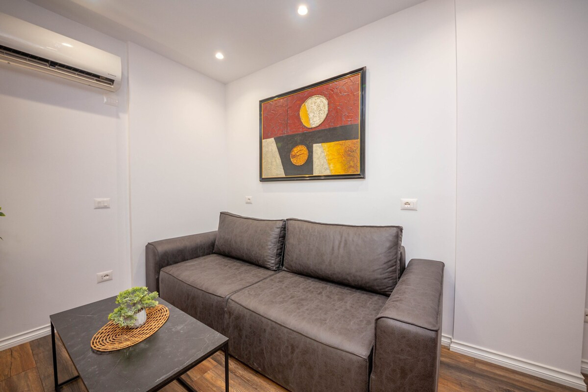 Living room image 4