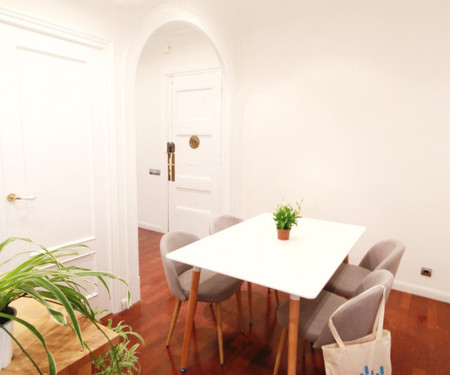 R0158- Room in flat to share in Barcelona