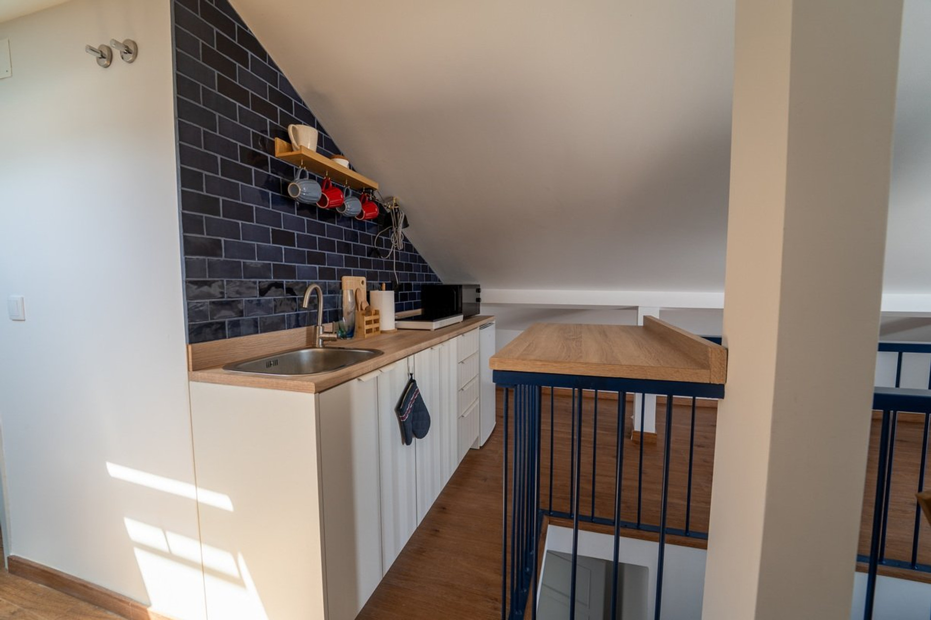 Compact kitchenette with tile backsplash