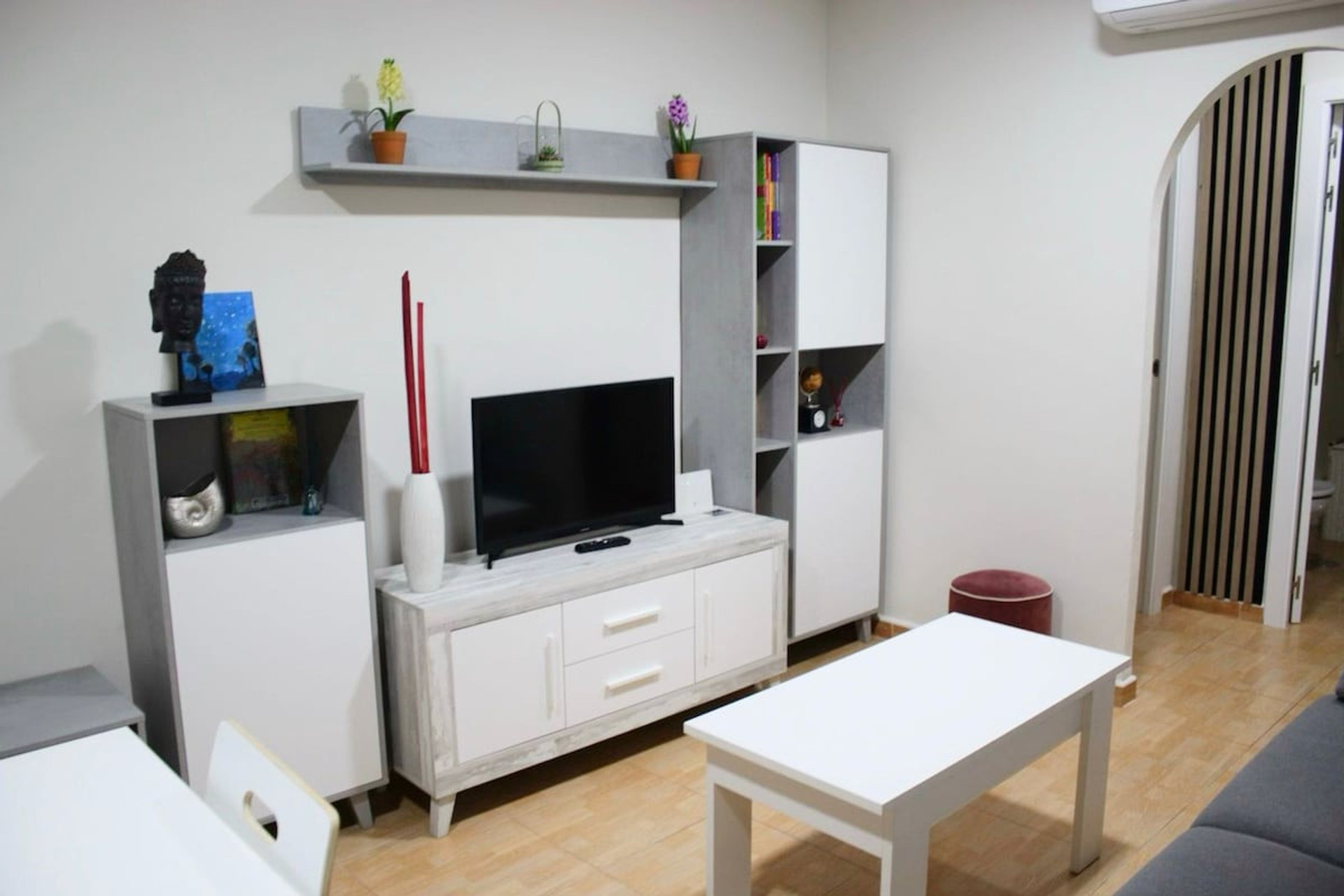 Living room image 4