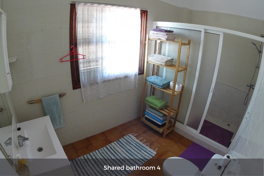 Sunny retreat Center on volcano island - Triple Room