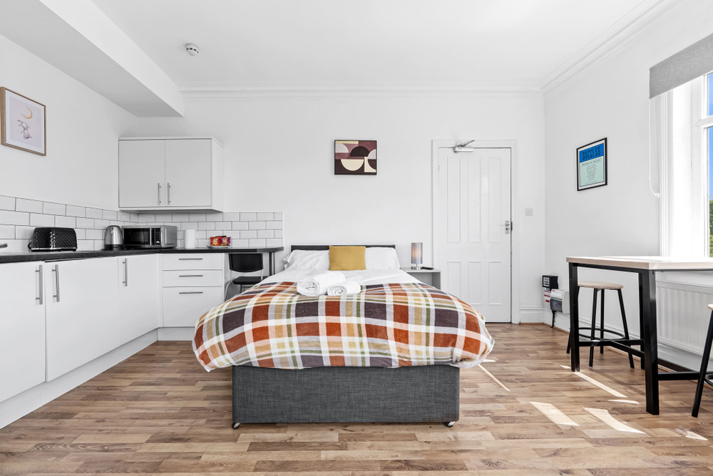 Large Modern Leeds Stay w/8 Private Ensuite Studio preview