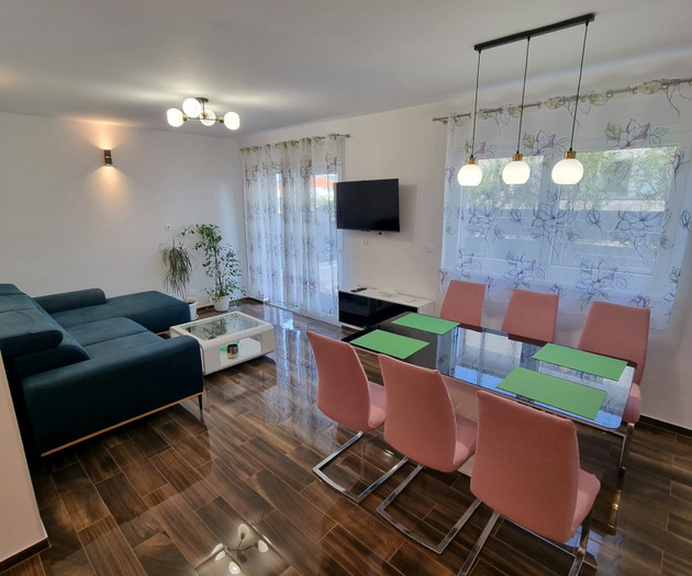 FOR RENT: MODERN TWO-BEDROOM APARTMENT