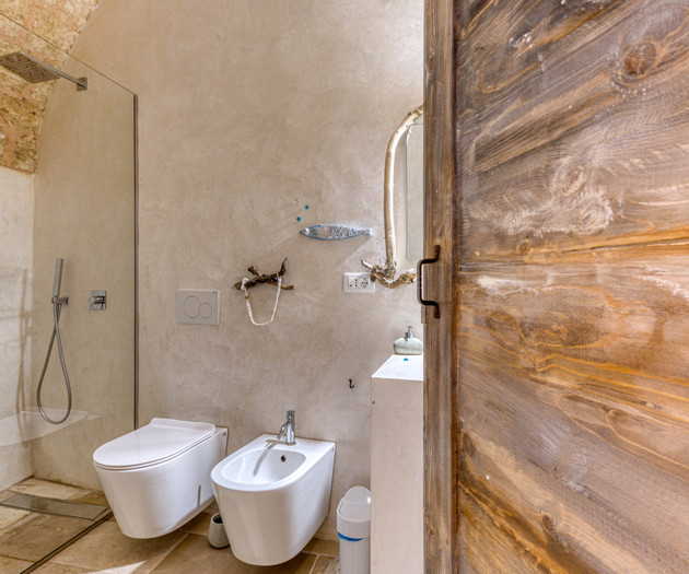 Bathroom with shower, toilet, bidet