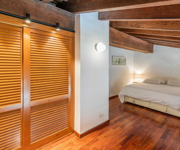 Bright & Cozy Penthouse · Seasonal Rental