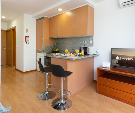 Central Roomy Flat | Terrace