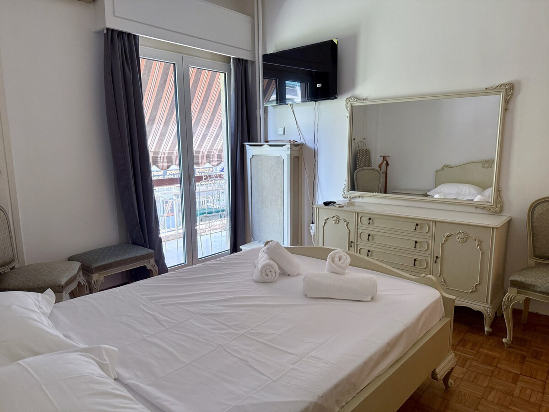 Bedroom image 4