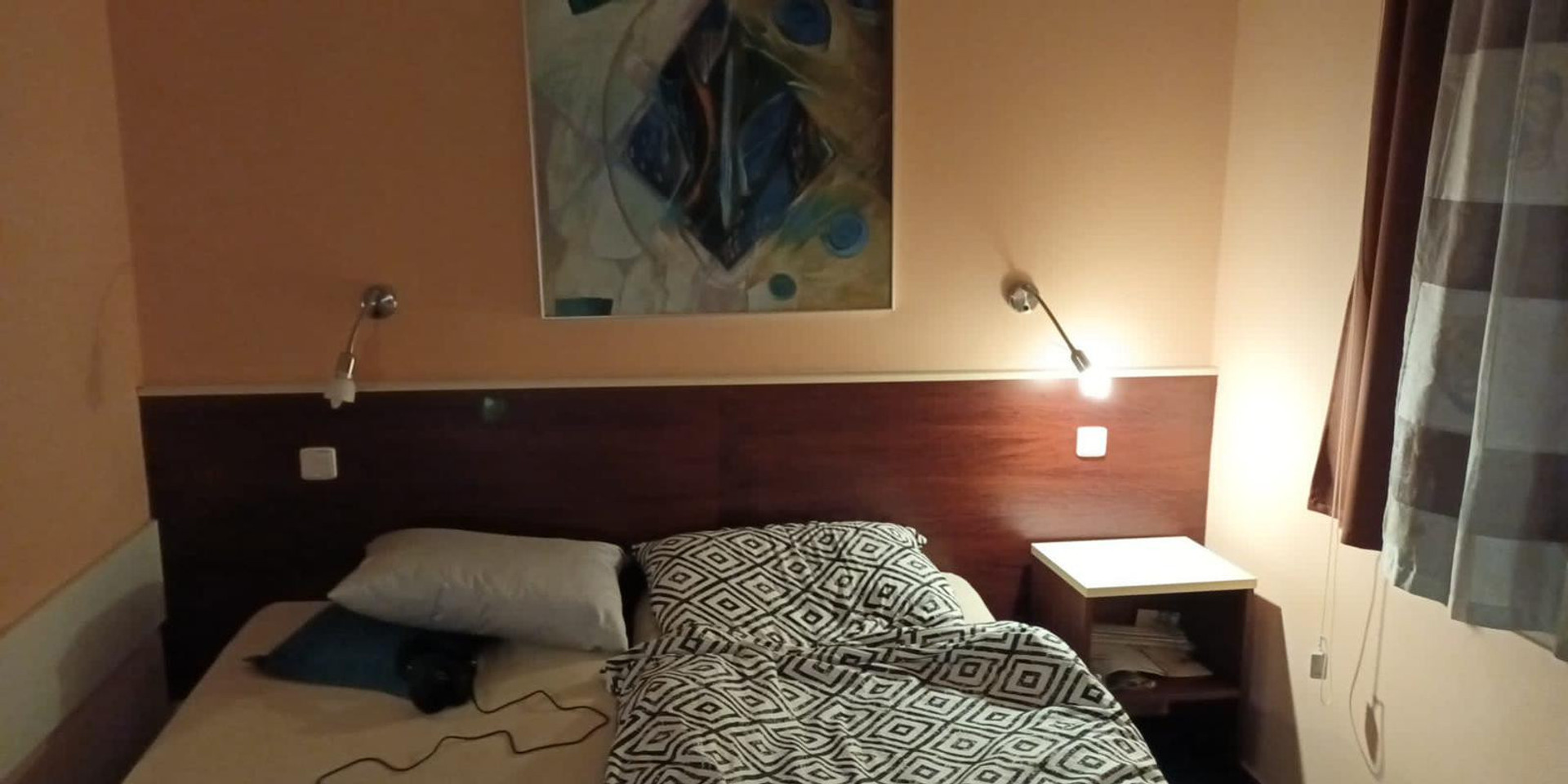 Twin bed in room 102