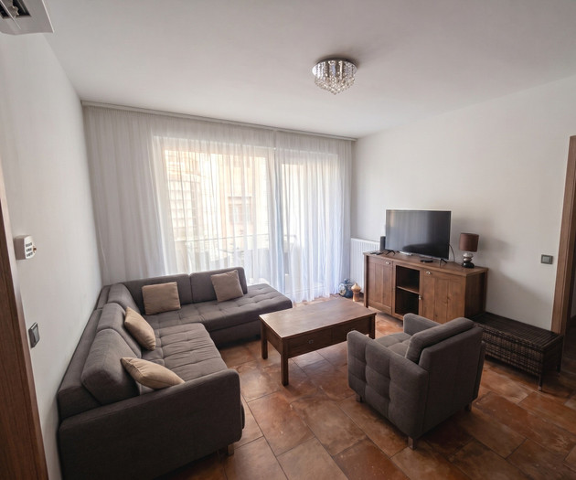 Luxury 2-bedroom 2-bathroom condo with parking