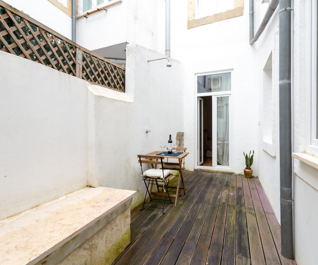 Stylish 2BR Flat in Alfama with Private Patio