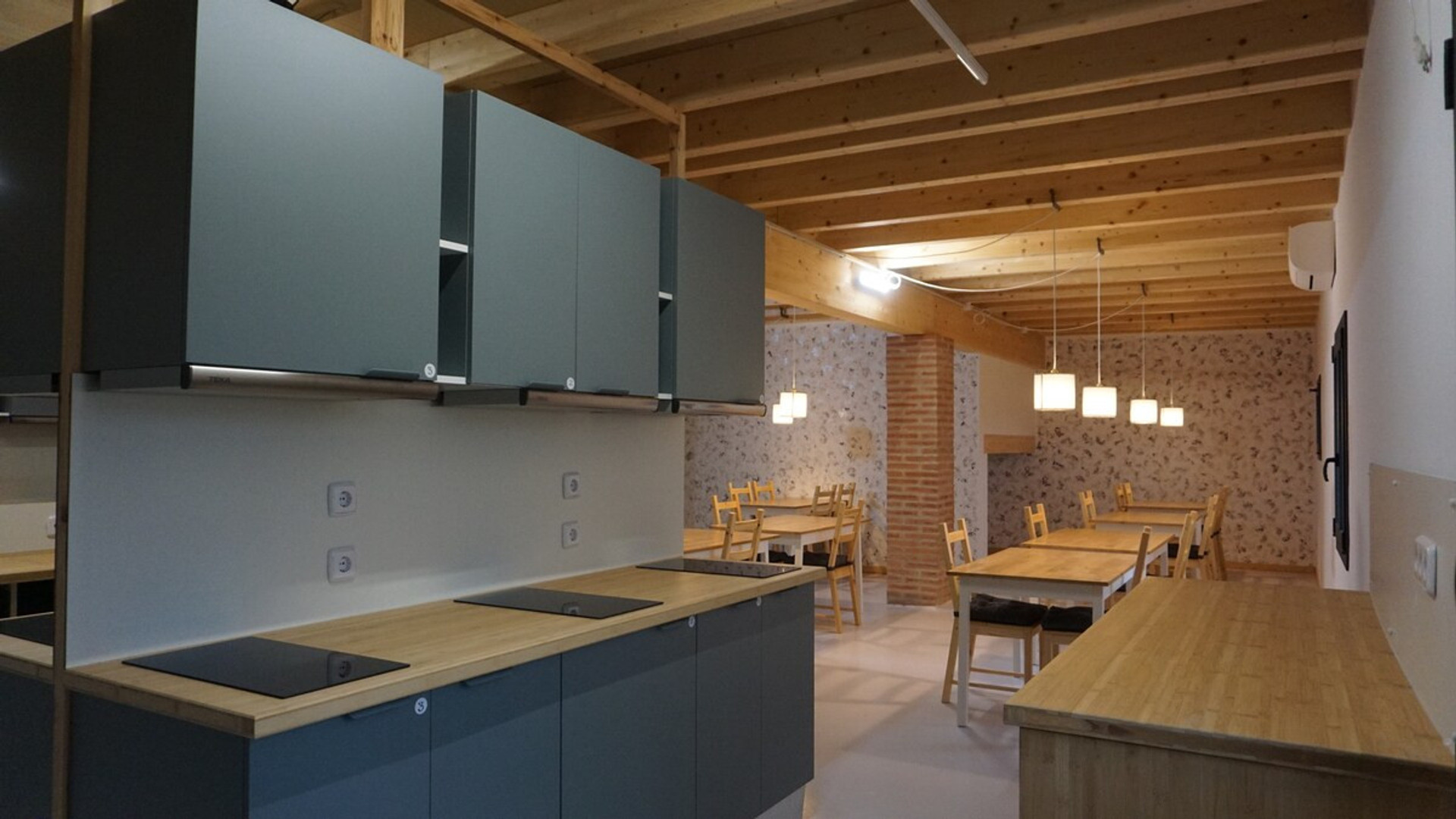 Shared full kitchen image 3