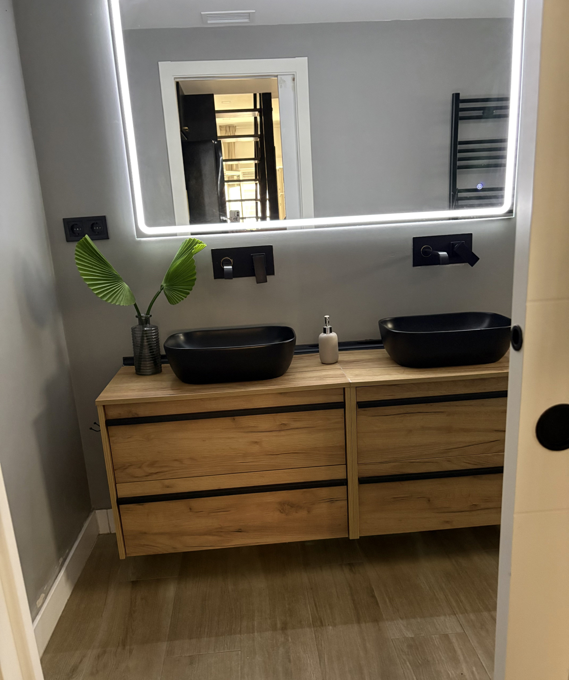 Bathroom double sink vanity unit