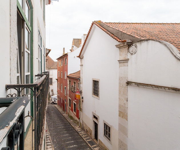 Stylish 2BR Flat in Alfama with Private Patio