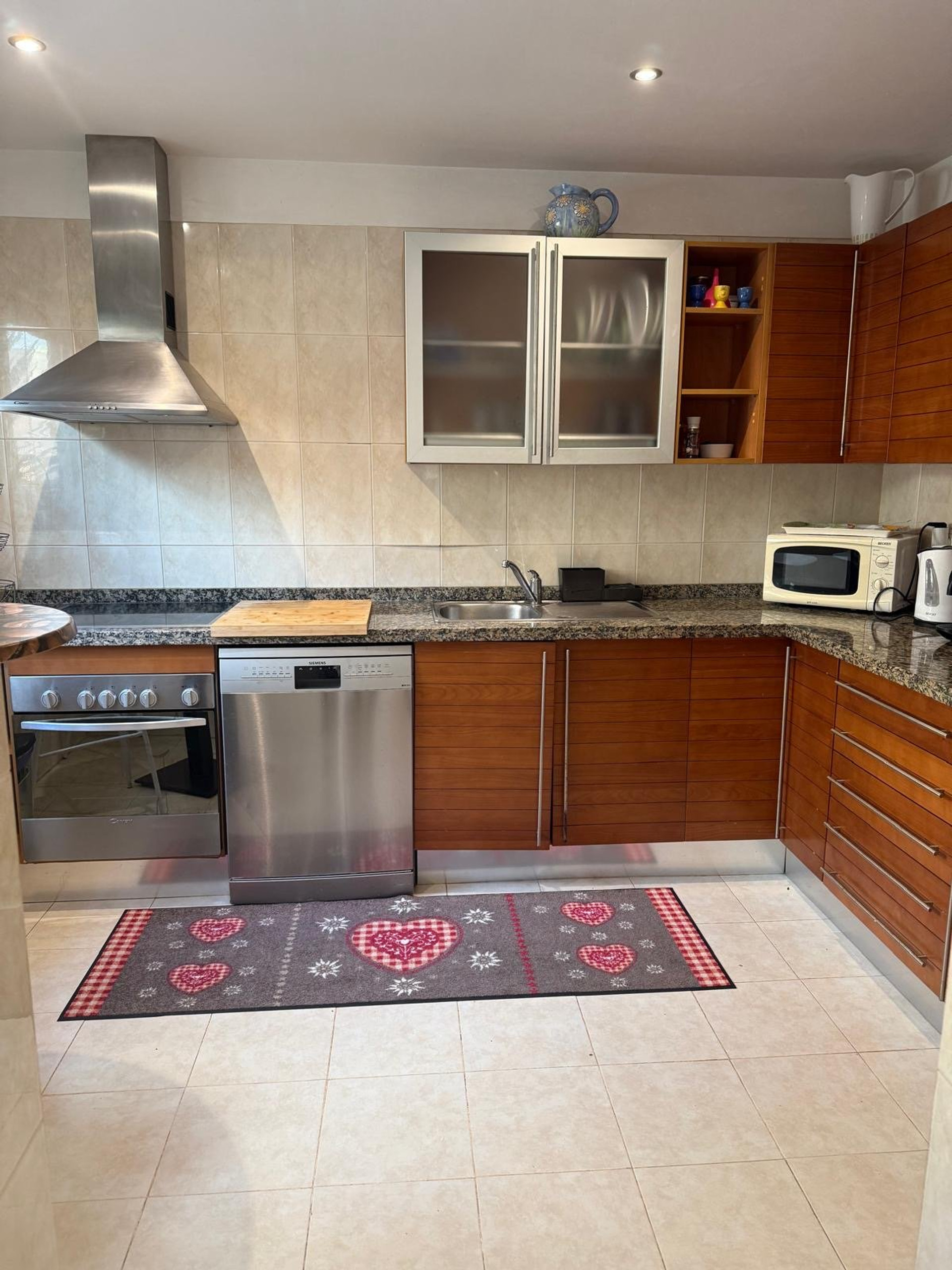 Fully equipped kitchen with appliances