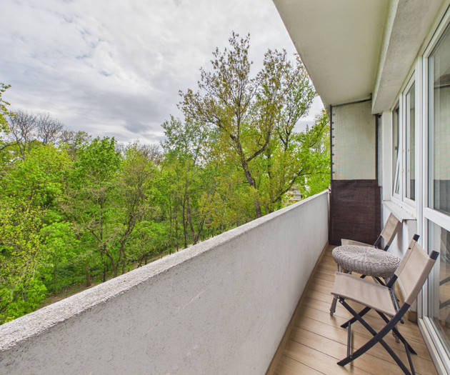 Spacious Apartment Bruna near Pole Mokotowskie