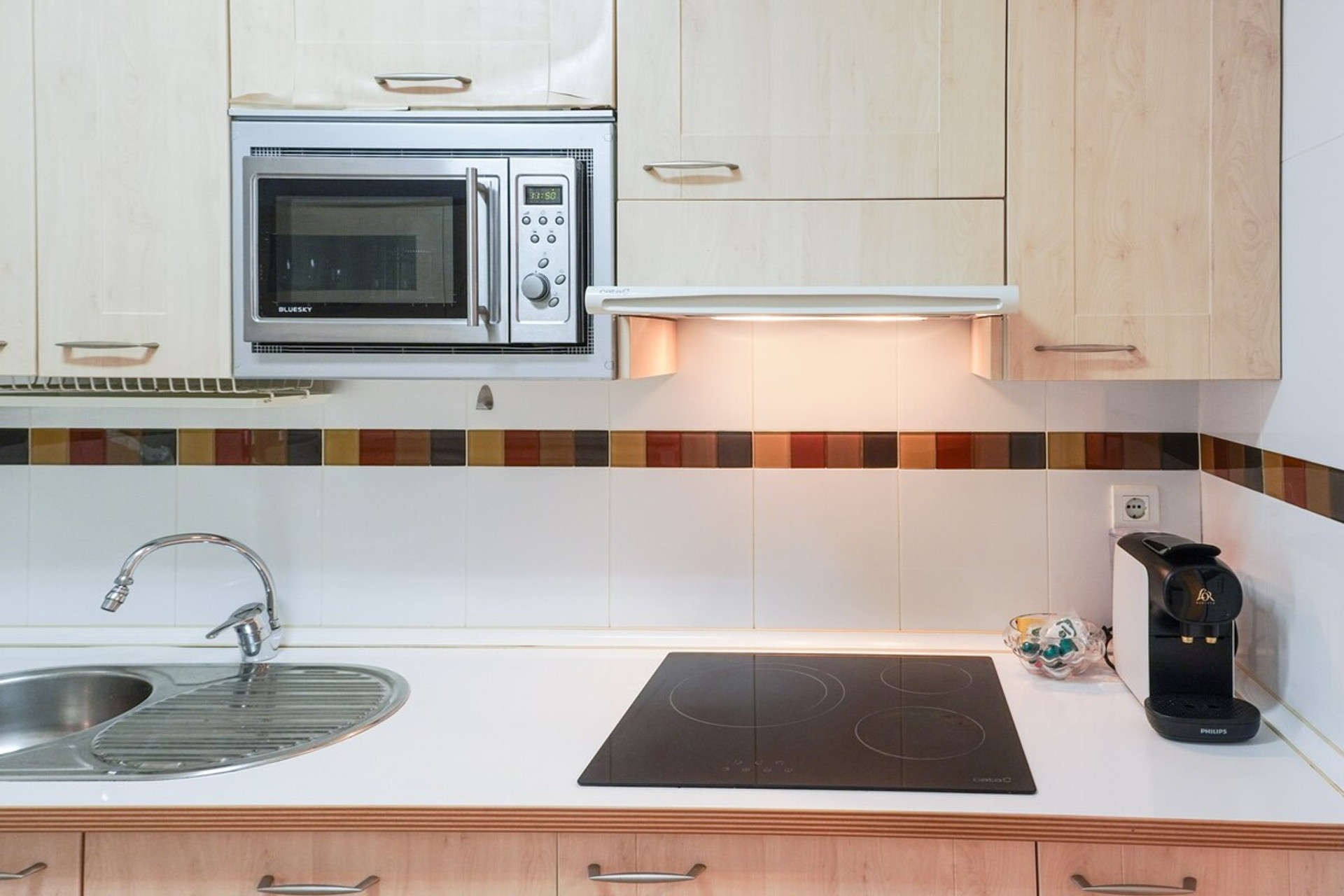 Full kitchen image 1