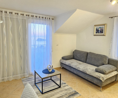 Sunny flat in Cavtat with sea view