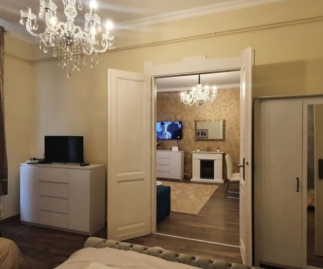 Large Luxury Apartment in the Heart of the City